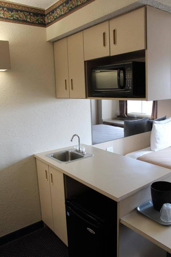 Travelodge By Wyndham Fort Scott Exterior foto